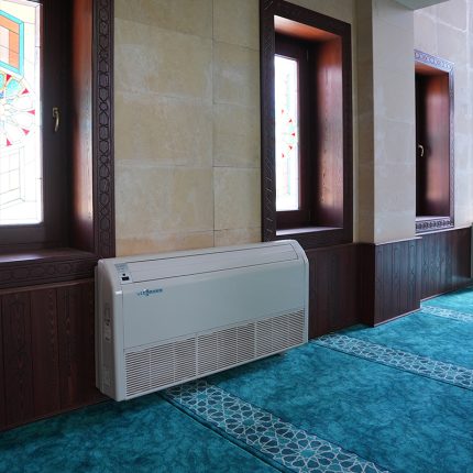 Payas Camii'nde yer tipi klima iç ünitesi